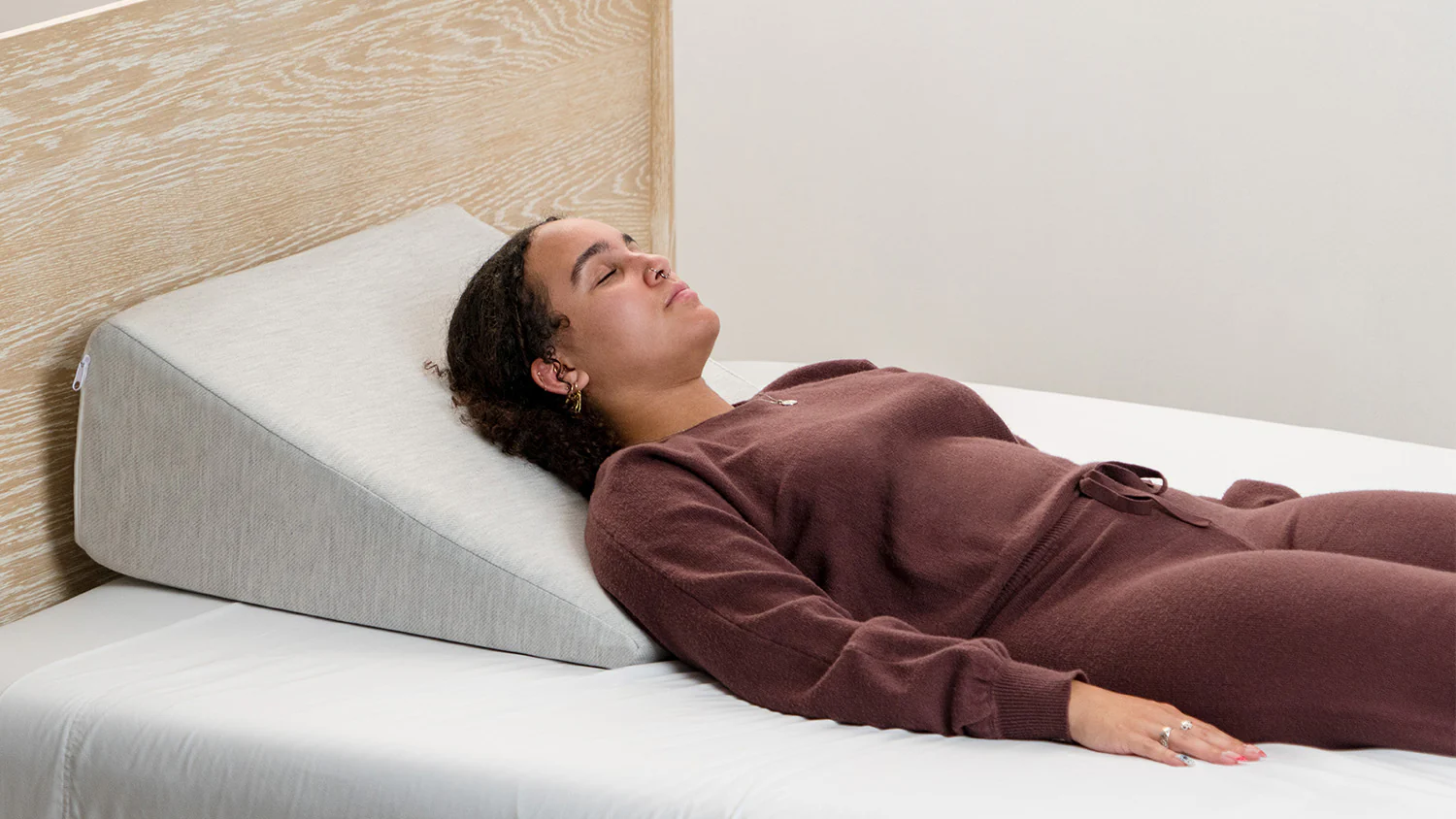 Bed Wedge Pillow - Image 5
